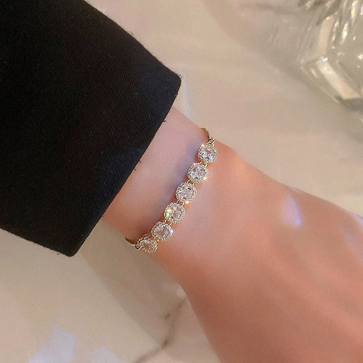 Adjustable luxury bracelet with Cubic Zirconia in Gold
