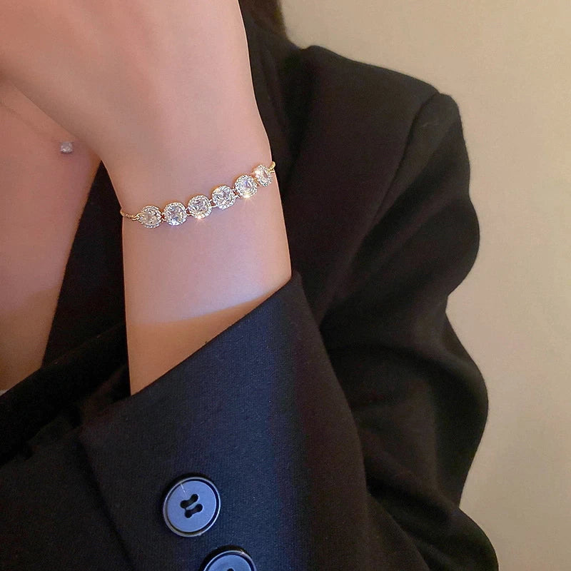 Adjustable luxury bracelet with Cubic Zirconia in Gold