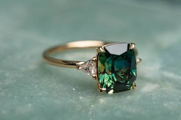Vintage-inspirierter Grüner Edelsteinring | Gold